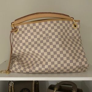 Louis Vuitton Artsy Handbag Damier MM